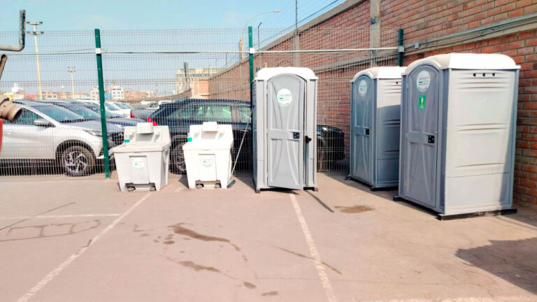 Sanitario portátil instalado con éxito