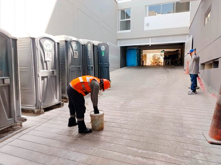 Sanitario portátil instalado con éxito