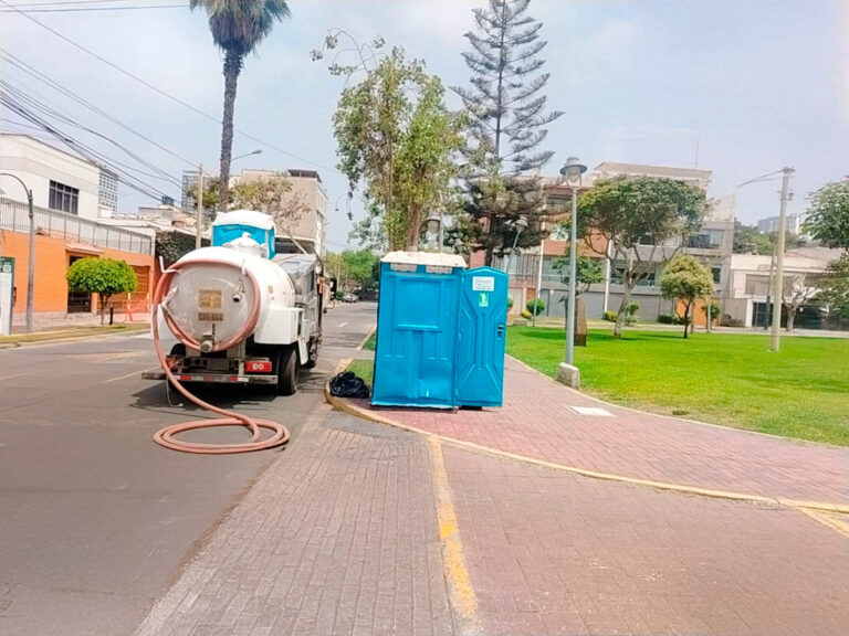 Sanitario portátil instalado con éxito