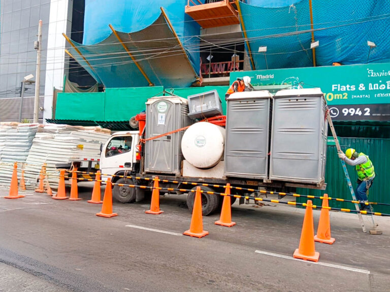 Sanitario portátil instalado con éxito